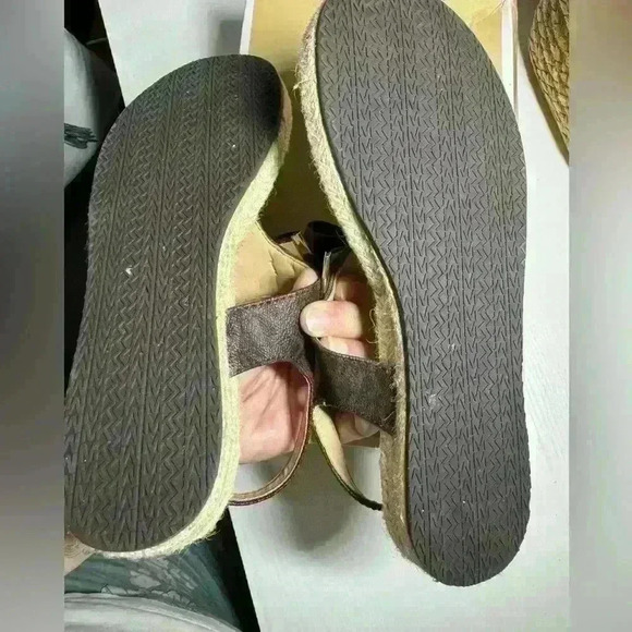 Michael kors sandals Size 7.5 - Picture 4 of 8